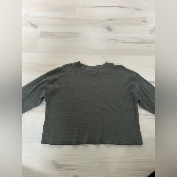 Green Aritzia waffle longsleeve. Size medium - Picture 3 of 3